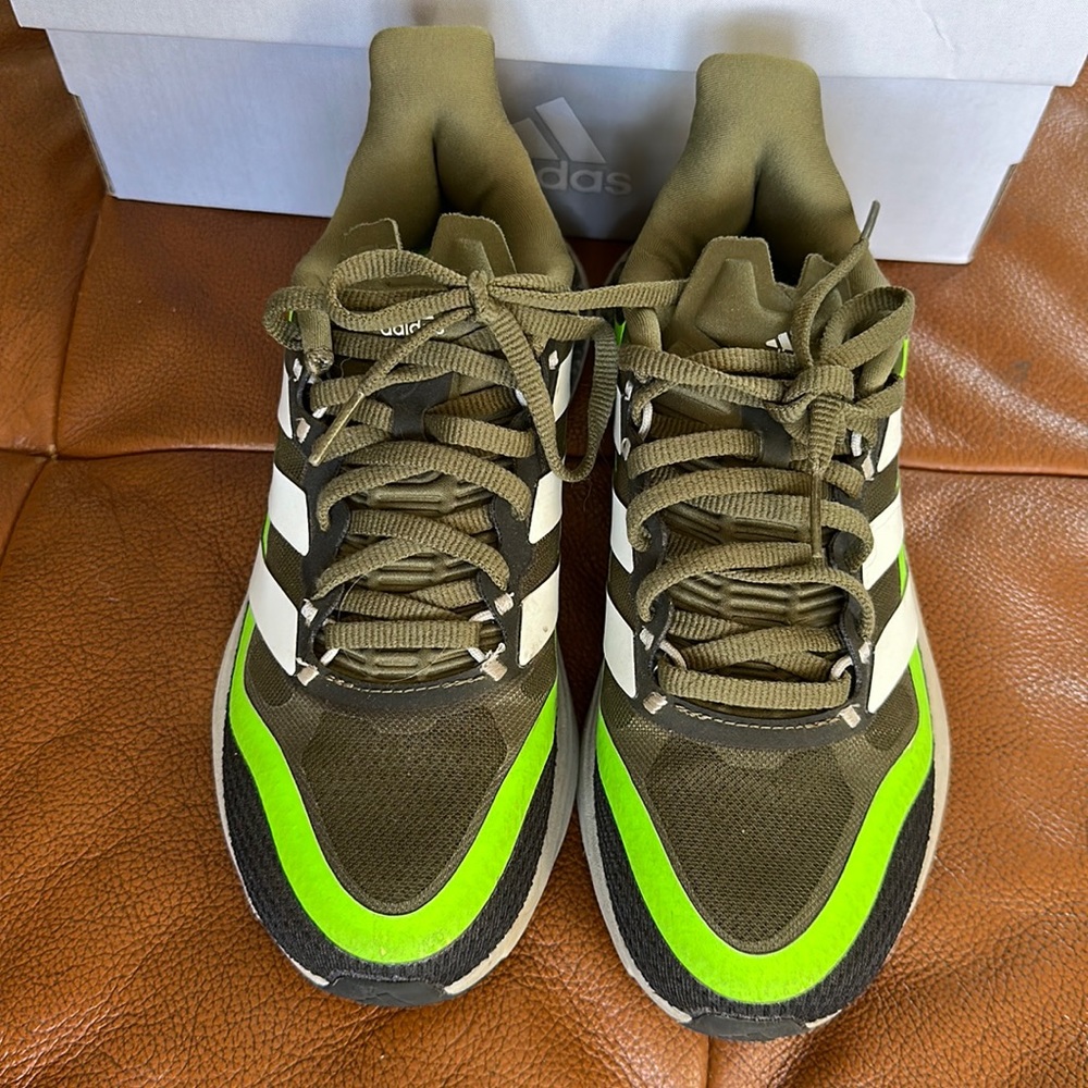 Adidas 4DFWD PULSE 2J size 4 Boys in Metallic Grey / Green